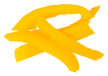 Beyaz arka planda izole edilmiş tatlı dolmalık biber dilimleri.