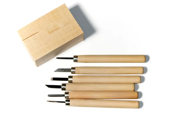 Holzschnitzwerkzeuge mit Eschenholz — Stockfoto