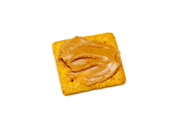Pindakaas op cracker — Stockfoto