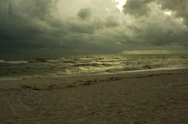 Gruesas Nubes Tormenta Llenan Cielo Sobre Golfo México Bonitas Primaveras — Foto de Stock