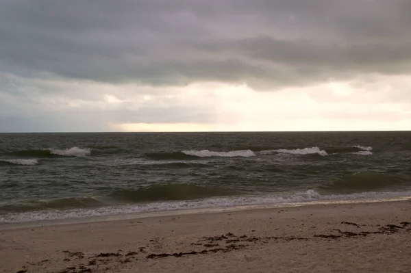 Gruesas Nubes Tormenta Llenan Cielo Sobre Golfo México Bonitas Primaveras — Foto de Stock