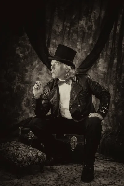 Stylized Antiqued Portrait Victorian Steampunk Looking Away Wearing Top Hat — Stock Photo, Image