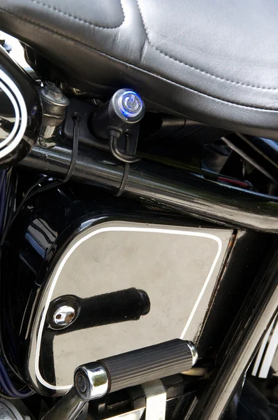 Detalhe da motocicleta com ficha de alimentação — Fotografia de Stock