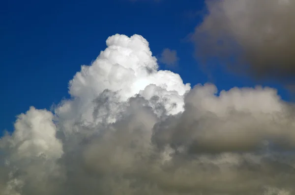 Paesaggio nuvoloso drammatico — Foto Stock