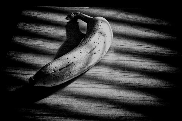 Μπανάνα με σκιές — Φωτογραφία Αρχείου