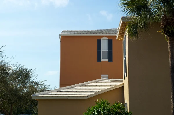 Generic apartment building in florida — Stock Photo, Image
