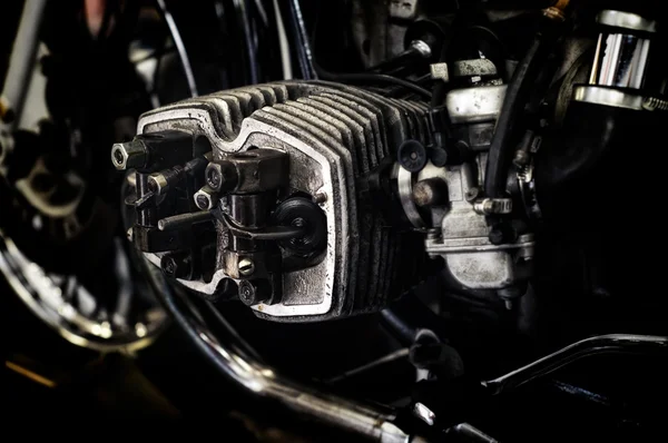 Motor de motocicleta que se está reparando —  Fotos de Stock