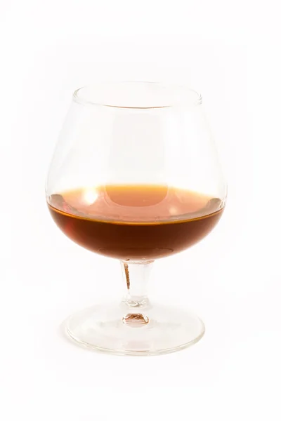 Brandy en vidrio sobre blanco — Foto de Stock