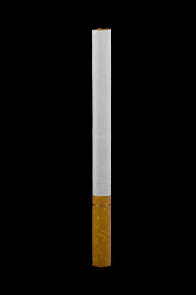 Cigarrillo aislado en negro — Foto de Stock