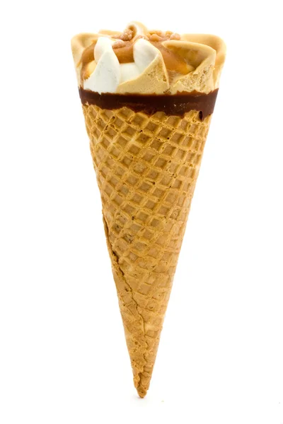 キャラメル アイス-クリーム白で隔離 — ストック写真