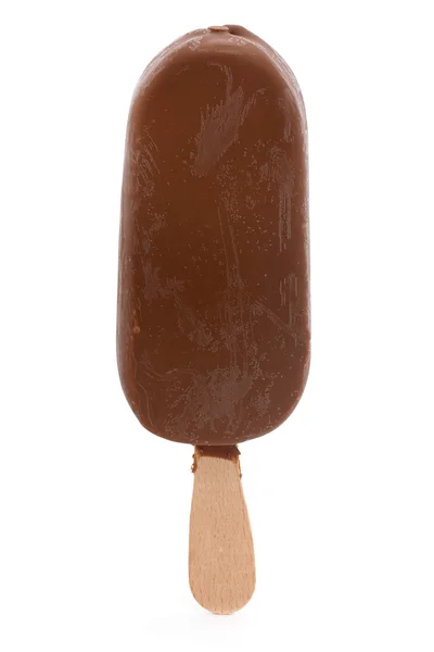 Helado cubierto de chocolate sobre blanco — Foto de Stock