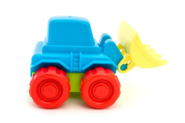 Üzerinde beyaz renkli plastik oyuncak traktör.