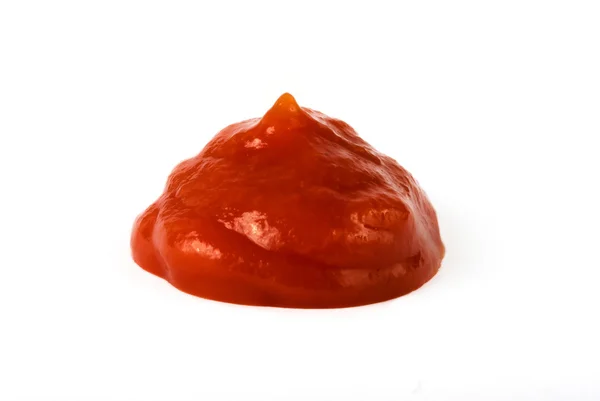 Капля кетчупа на белом — стоковое фото