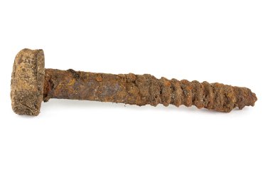 Paslı eski cıvata üzerinde beyaz