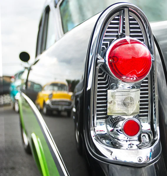 Klasik bir Amerikan arabası ışığı takip et 