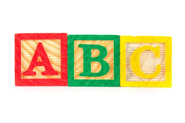 ABC blocs d'apprentissage en bois dans une rangée — Photo