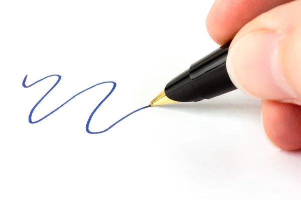 Mão segurando caneta-tinteiro com tinta azul Imagens Royalty-Free