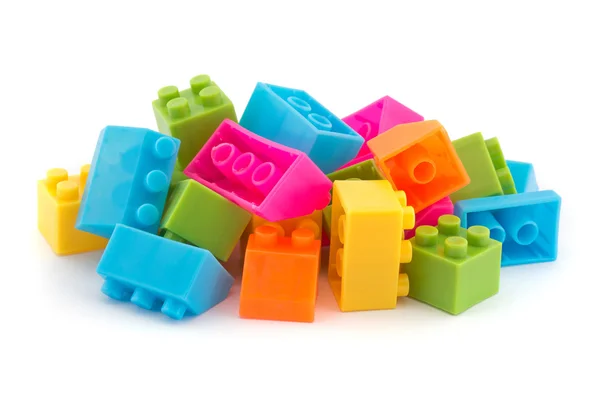 Küçük renkli çocuk tuğla bina yığını