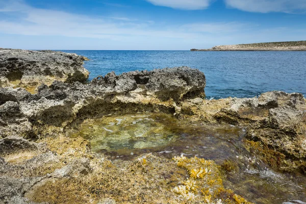Rock a medencében a tenger — Stock Fotó