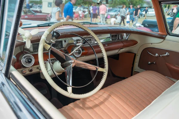 Interior de um carro de 1958 Buick Limited Classic — Fotografia de Stock