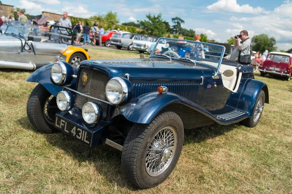 Clássico carro morgan azul — Fotografia de Stock