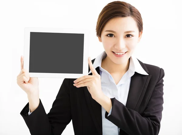 Glückliche Geschäftsfrau zeigt das Tablet — Stockfoto