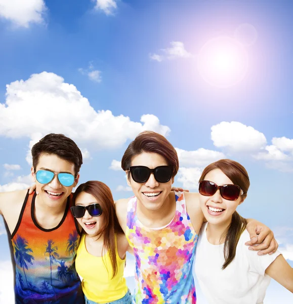 Happy young group enjoy summer vacation — Stock Photo, Image