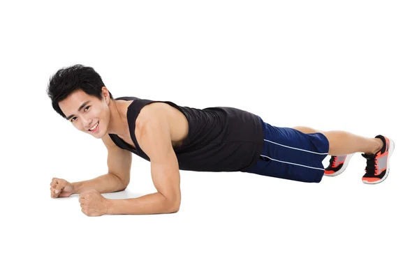 Joven guapo hombre haciendo push up ejercicio — Foto de Stock