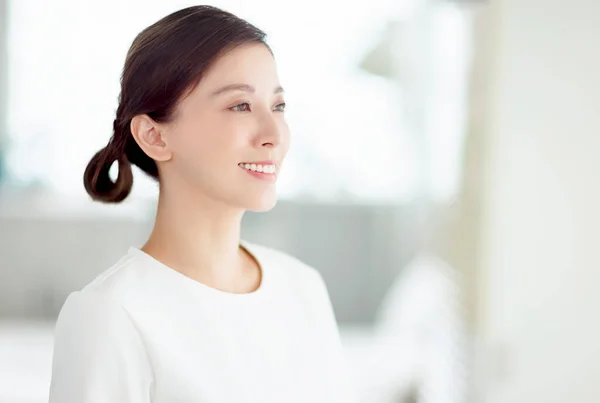 Schöne Junge Asiatische Frau Mit Sauberer Frischer Gesunder Haut — Stockfoto