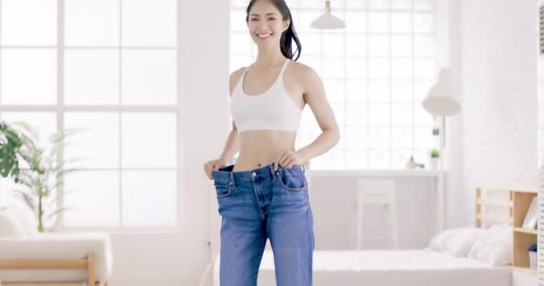 Schöne Junge Frau Die Ihre Hüfte Misst Konzept Zur Gewichtsreduktion — Stockvideo