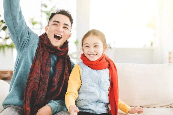 Padre Figlia Felici Che Giocano Salotto — Foto Stock