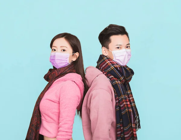 Casal Jovem Usando Máscara Protetora Conceito Prevenção Gripe Coronavírus — Fotografia de Stock