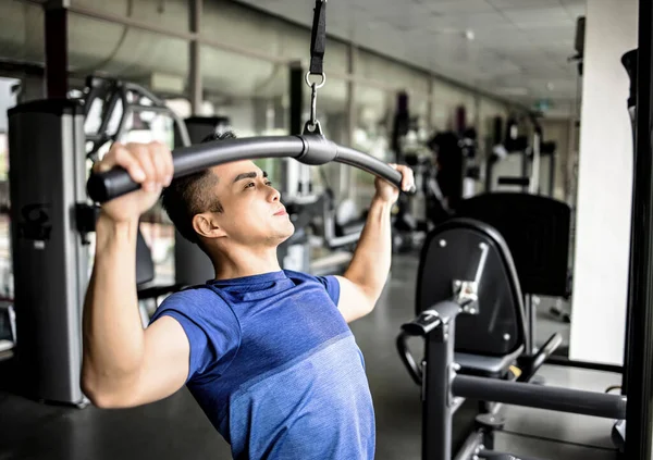 Joven Activo Trabajando Ejercicio Gimnasio —  Fotos de Stock