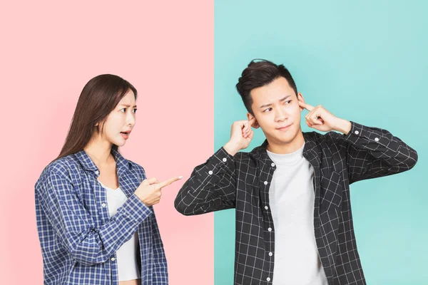 Angry Fury Woman Screaming Man Cover His Ears — Stock Photo, Image