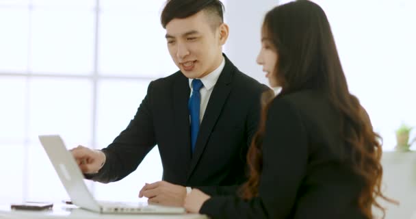 Feliz Hombre Mujer Negocios Planeando Reunión — Vídeos de Stock