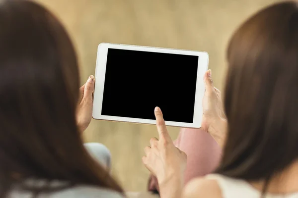 Mulher Mão Segurando Tablet Com Tela Branco — Fotografia de Stock