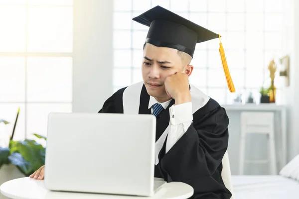 Frustrated Male Graduation Trying Learn Online Home — Stock Photo, Image