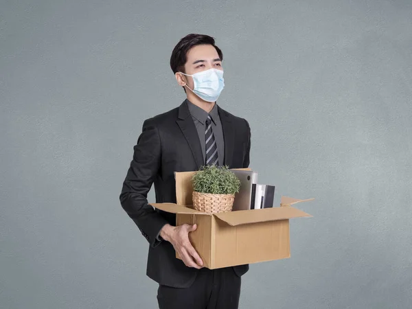 Lavoro Perdita Del Giovane Uomo Affari Contenente Una Scatola Cartone — Foto Stock