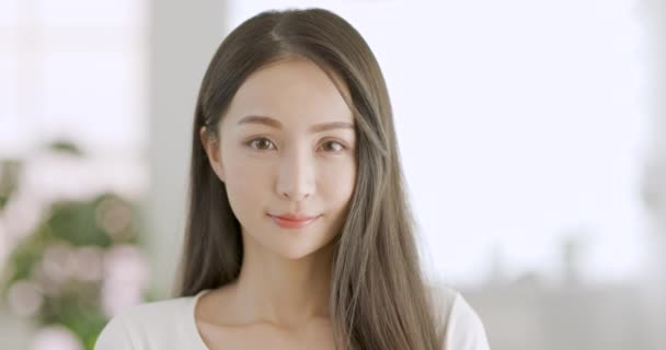 Close Jonge Aziatische Schoonheid Gezicht Glimlachen Met Een Gezonde Huid — Stockvideo