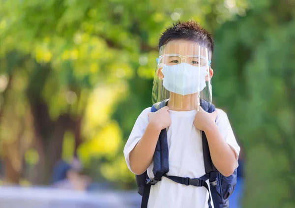 Gelukkig Kind Draagt Masker Gezichtsschild Ter Bescherming — Stockfoto