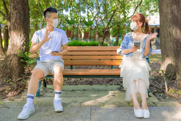 Young Couple Social Distancing Sitting Bench Park — Stock Photo, Image