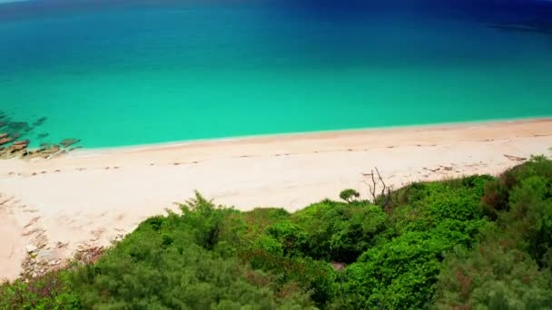 Αεροφωτογραφία Του Όμορφη Τοπική Παραλία Λευκή Άμμο — Αρχείο Βίντεο