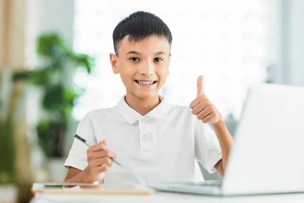 Boy Using Tablet Laptop Study Online Class Showing Thumb — Stock Photo, Image