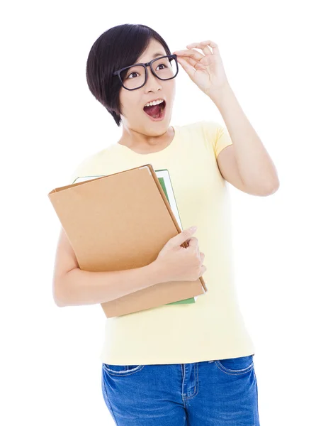 Šťastný mladý student dívka stojí a drží dokument — Stock fotografie