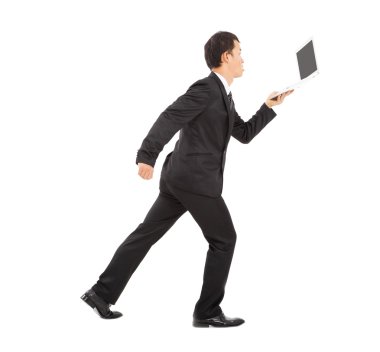 busily çalıştıran ve bir dizüstü bilgisayar holding olumlu iş adamı