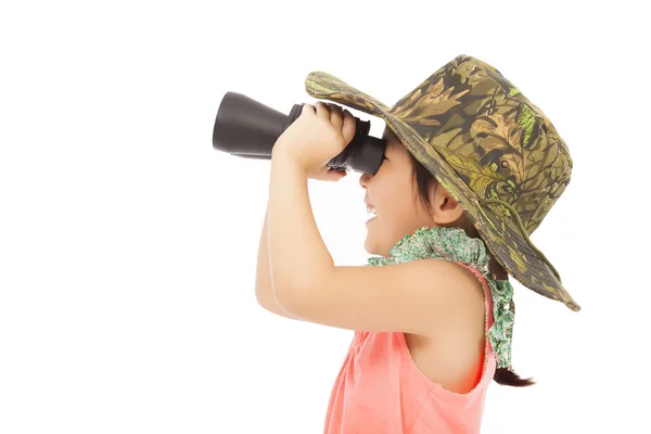 Meisje kijkend door verrekijkers. geïsoleerd op wit — Stockfoto