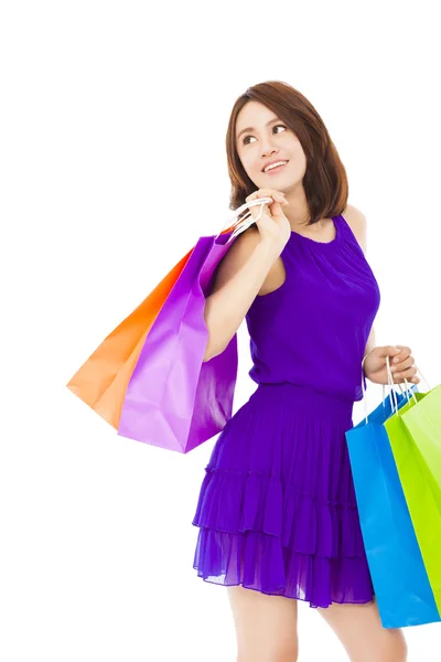 Sonriente joven mujer sosteniendo bolsa de compras —  Fotos de Stock