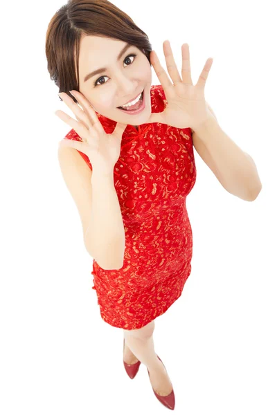 Alto angolo colpo di giovane donna con cheongsam — Foto Stock