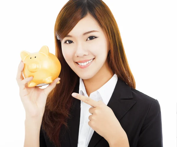 Asiático empresária segurando um dourado porquinho banco — Fotografia de Stock