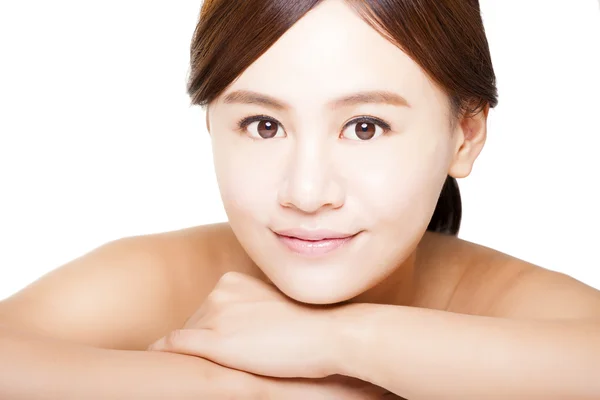 Närbild av vacker asiatisk kvinna ansikte. skin care koncept — Stockfoto